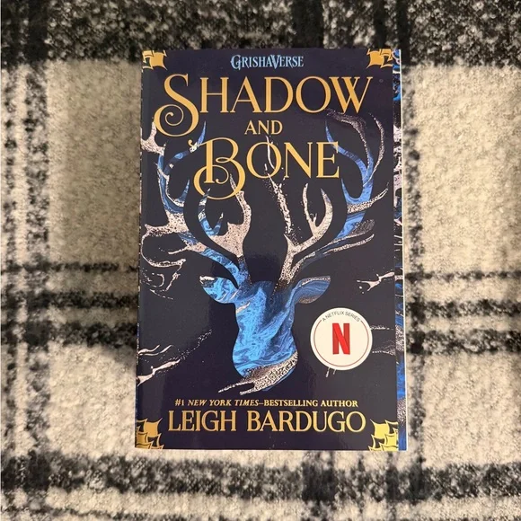 Grishaverse Book Trilogy Set in Paperback by Leigh Bardugo - Picture 7 of 12